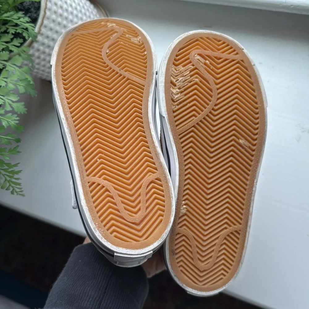 Nike court shoe toddler size 10 like new - Picture 3 of 4